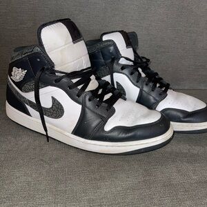 Nike Black and White High-Top Jordan 1 Sneakers with Crackle Pattern